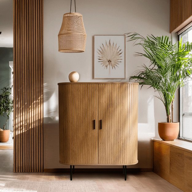 Triša TRISH aukšta komoda su stumdomomis stalčiais, 100 cm, ąžuolo spalvos, dviejų durų, grioveliais, moderni